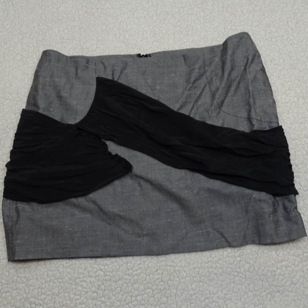 Bebe Black & Gray Mini Skirt Size 8